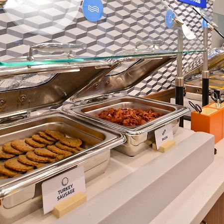 Holiday Inn Express & Suites - Dallas Market Center By Ihg エクステリア 写真