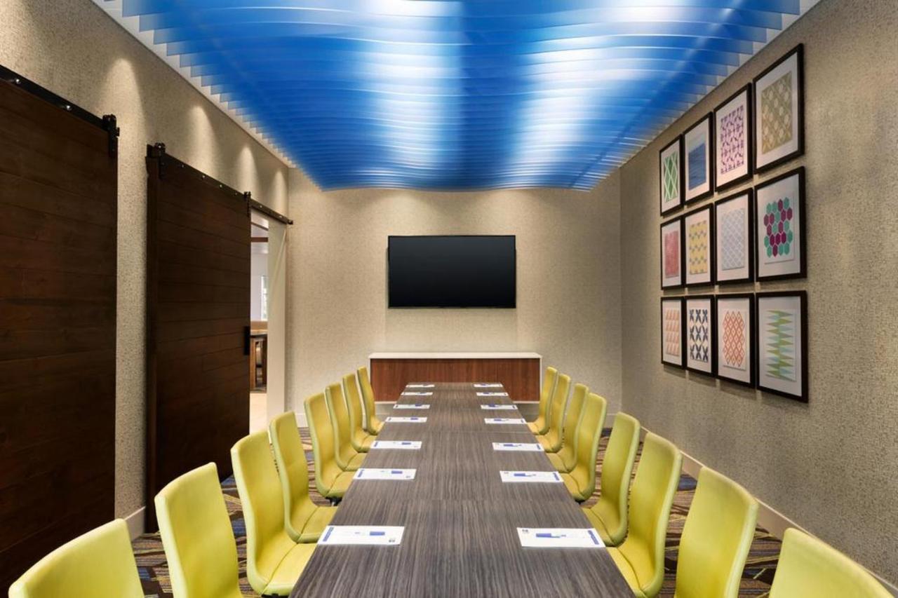 Holiday Inn Express & Suites - Dallas Market Center By Ihg エクステリア 写真