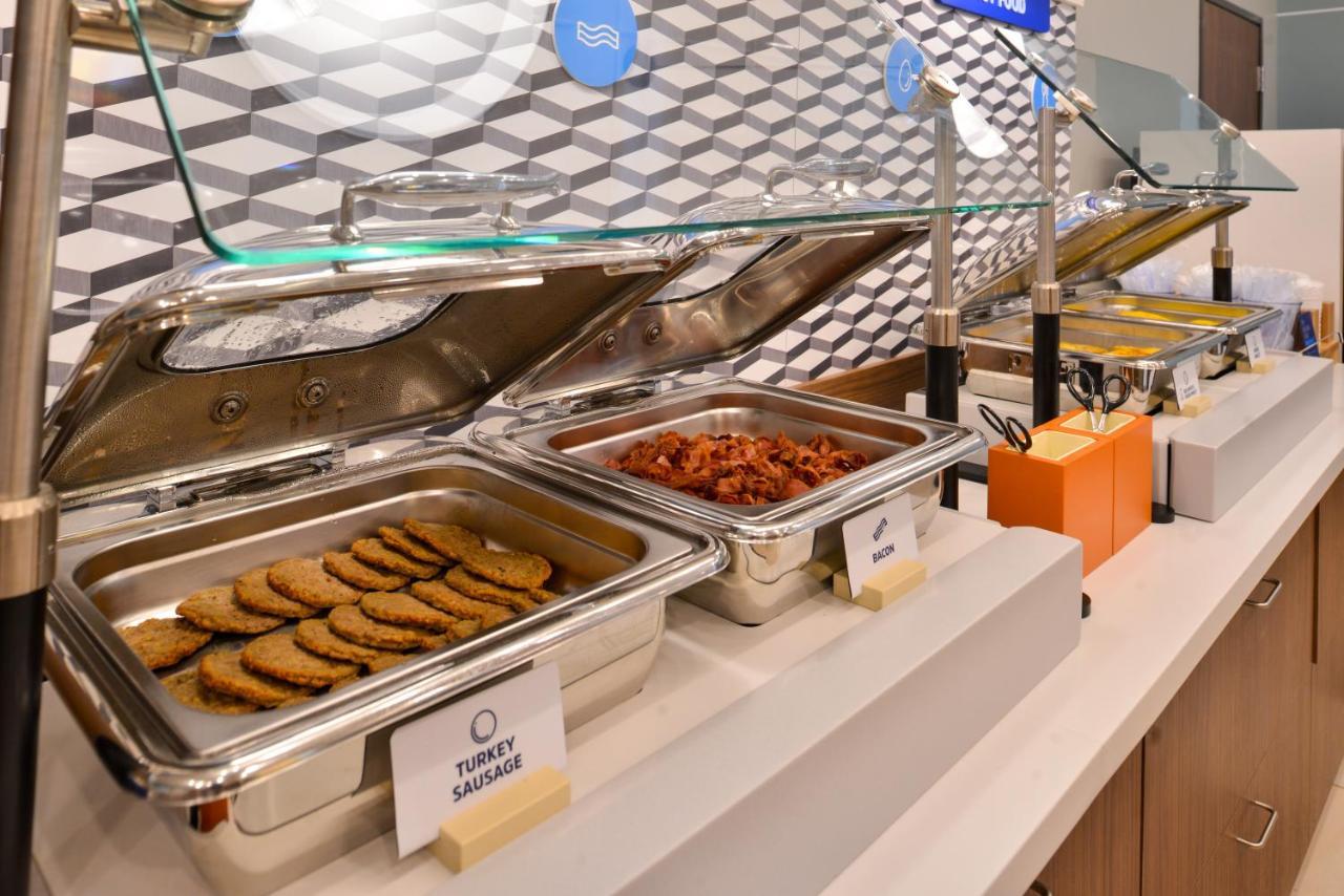 Holiday Inn Express & Suites - Dallas Market Center By Ihg エクステリア 写真