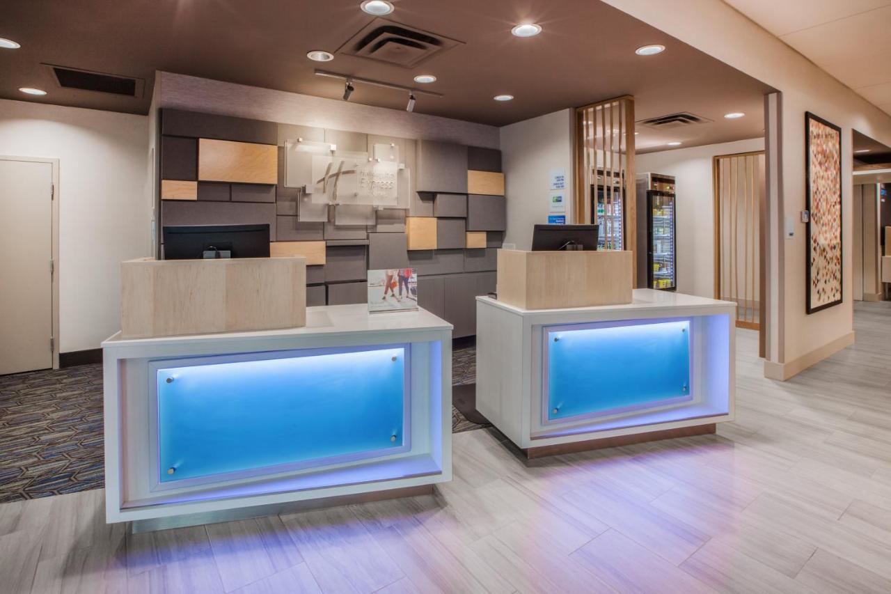 Holiday Inn Express & Suites - Dallas Market Center By Ihg エクステリア 写真