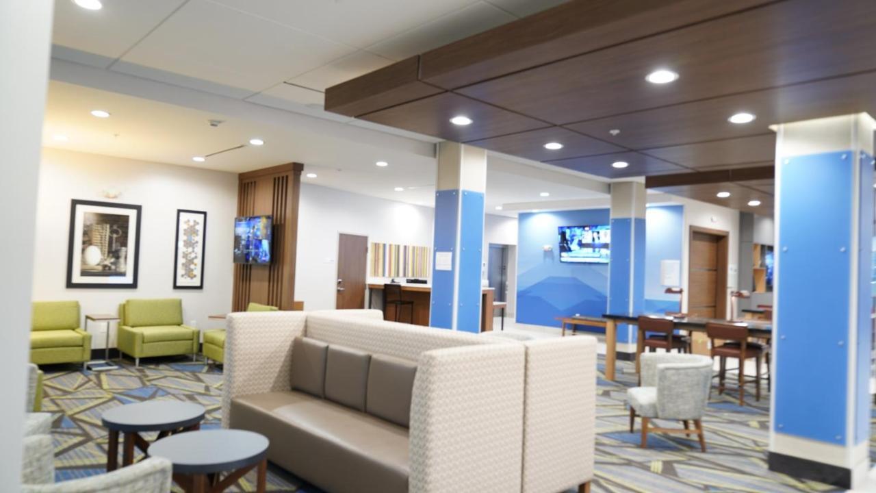 Holiday Inn Express & Suites - Dallas Market Center By Ihg エクステリア 写真
